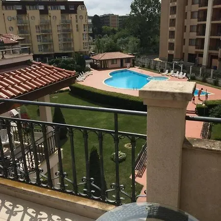 3 Bedroom With Pool Views At Arcadia Complex Apartment